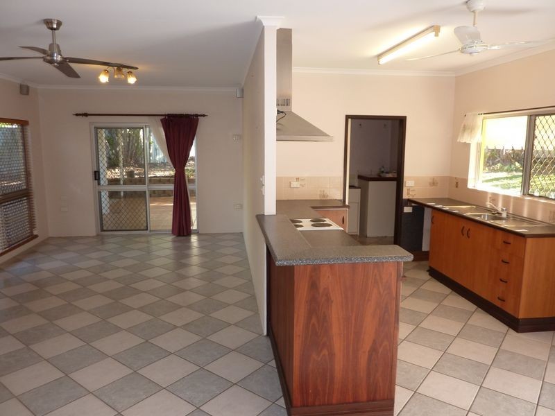 15 Garland Close, Kanimbla QLD 4870