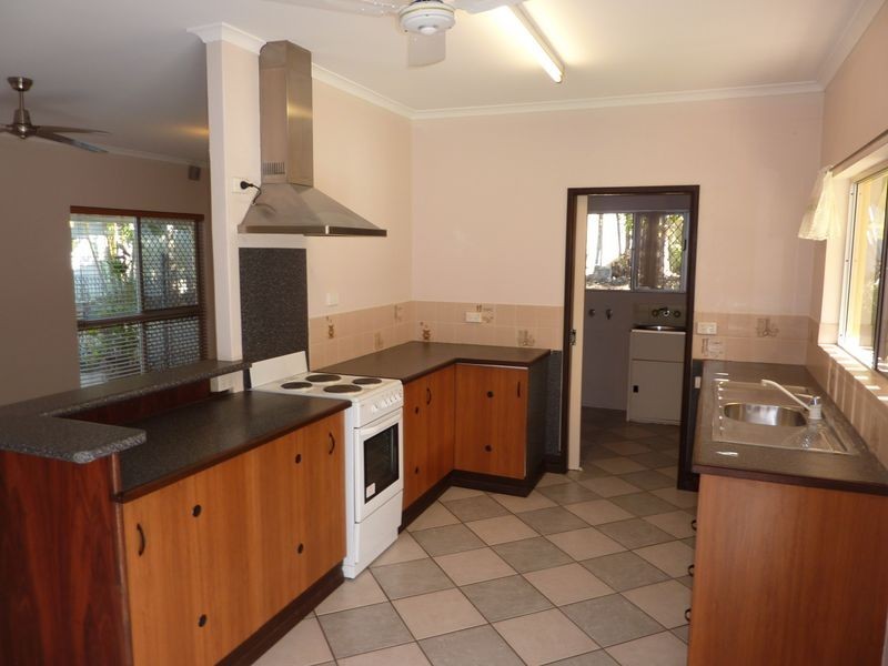 15 Garland Close, Kanimbla QLD 4870