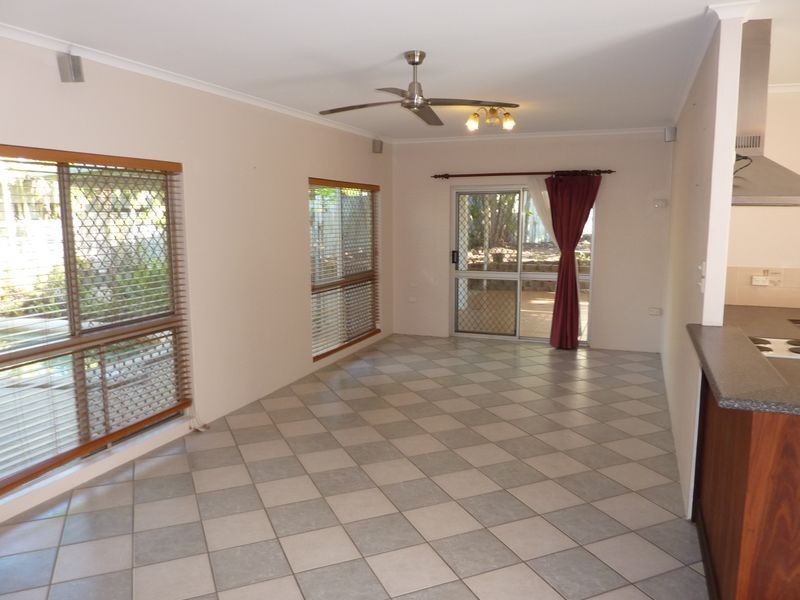 15 Garland Close, Kanimbla QLD 4870