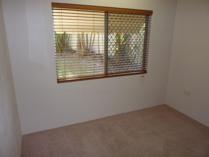 15 Garland Close, Kanimbla QLD 4870