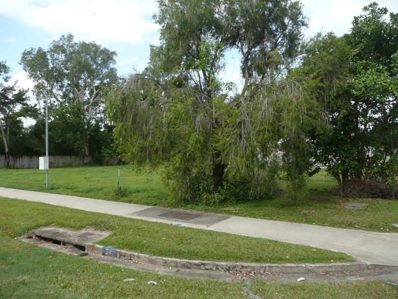 88 Hayward Street, Mooroobool QLD 4870