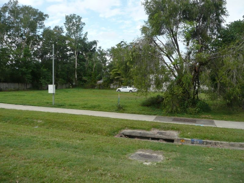 88 Hayward Street, Mooroobool QLD 4870