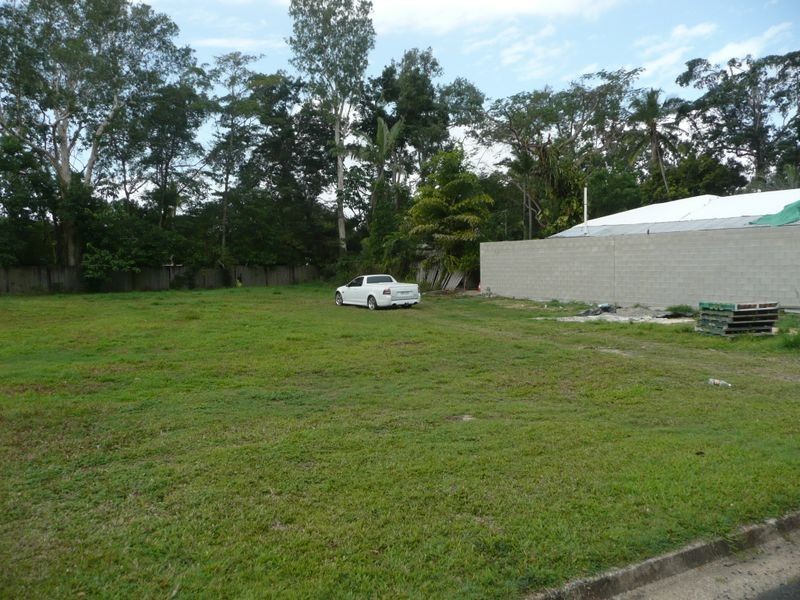 86 Hayward Street, Mooroobool QLD 4870