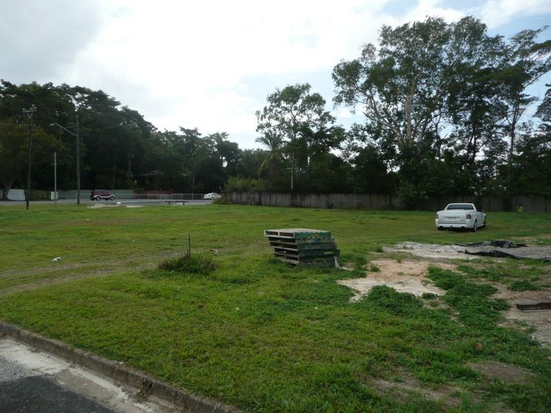 86 Hayward Street, Mooroobool QLD 4870