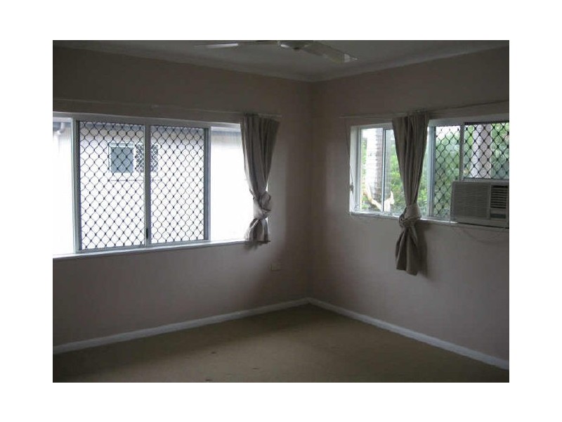 1/2 Grantala Street, Manoora QLD 4870