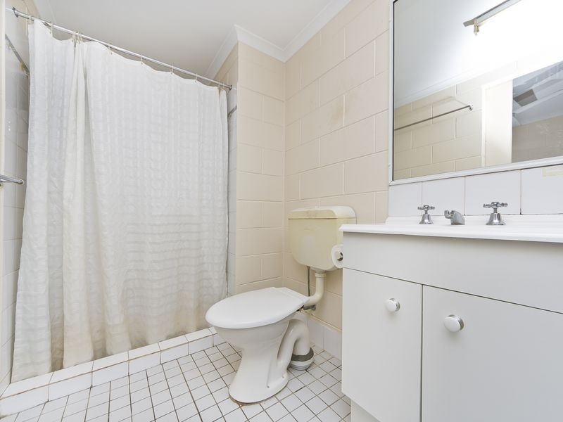 2/374 Severin Street, Parramatta Park QLD 4870