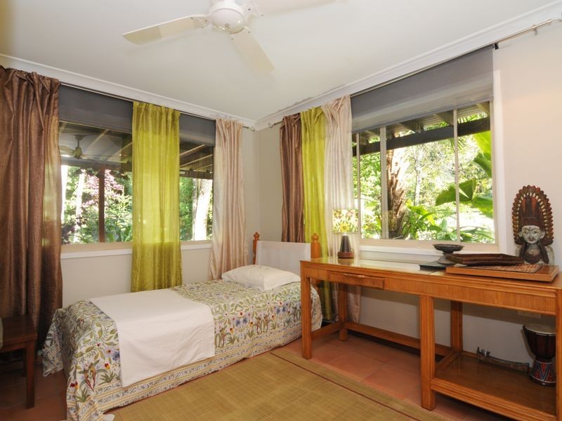 2 Jagera Close, Kamerunga QLD 4870