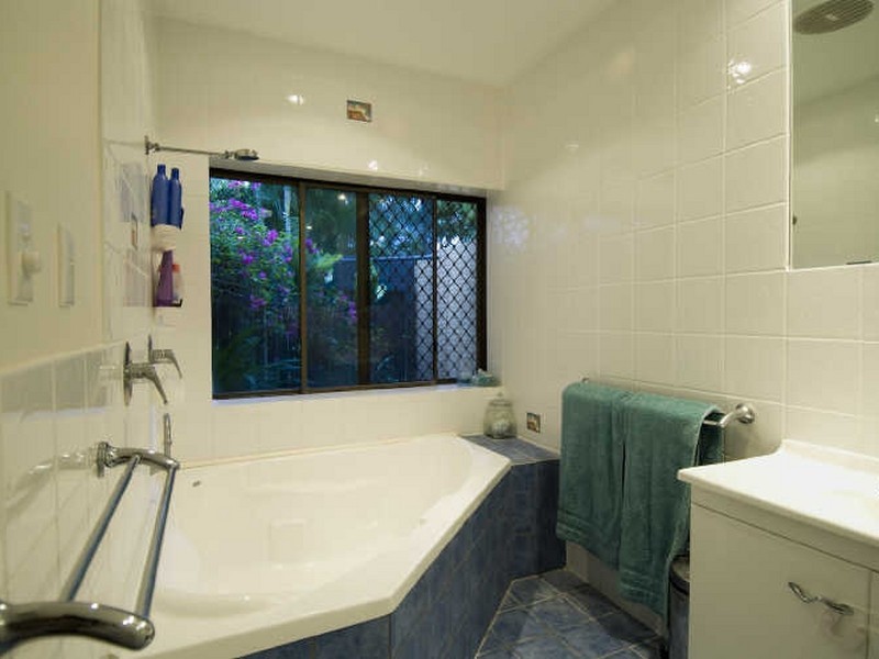 7 Fry Close, Whitfield QLD 4870
