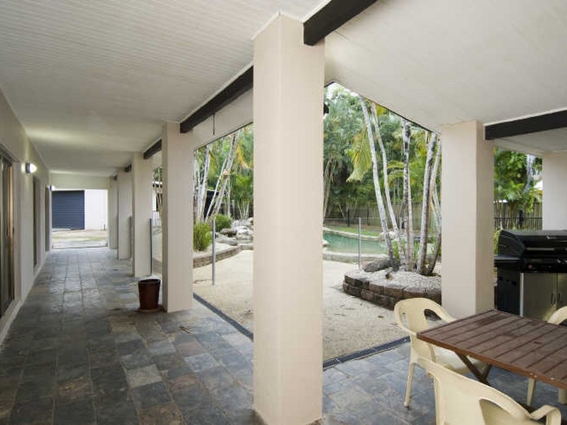 7 Fry Close, Whitfield QLD 4870