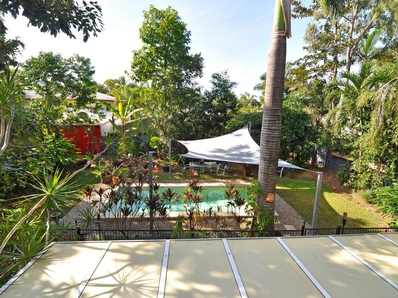 11 Granadilla Street, Holloways Beach QLD 4878