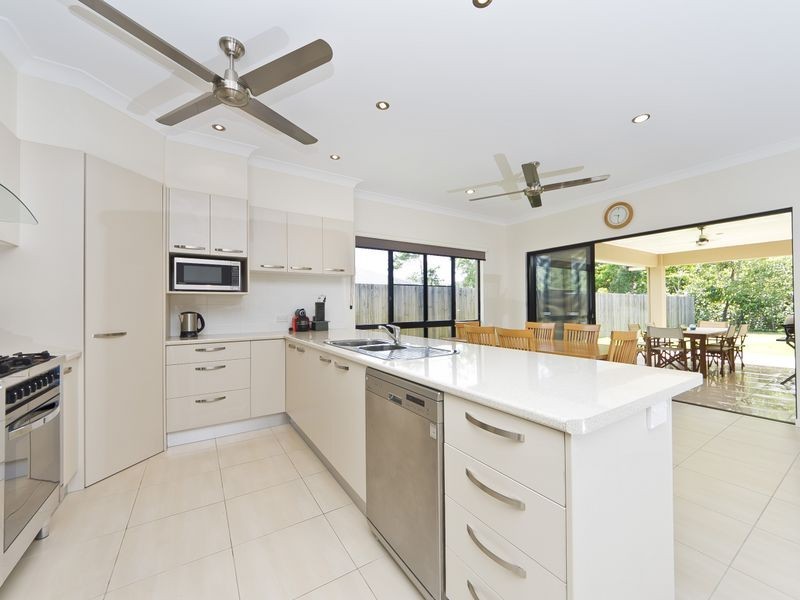 11 Willoughby Close, Redlynch QLD 4870