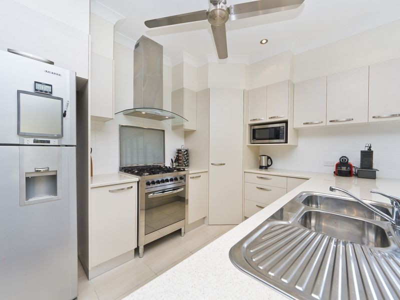 11 Willoughby Close, Redlynch QLD 4870