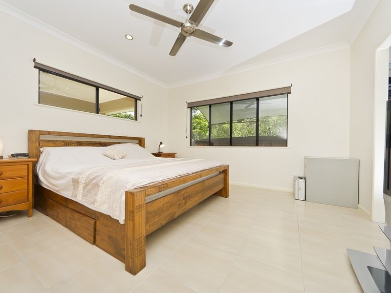 11 Willoughby Close, Redlynch QLD 4870