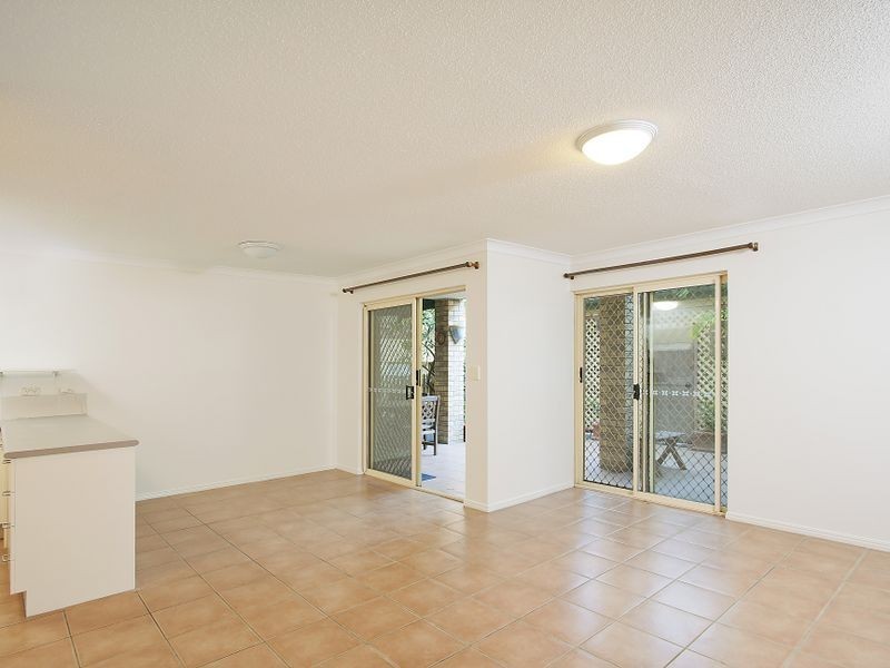 2/124 Carmody Road, St Lucia QLD 4067