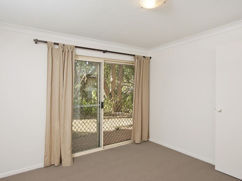 2/124 Carmody Road, St Lucia QLD 4067