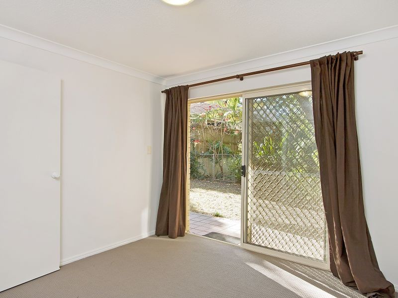 2/124 Carmody Road, St Lucia QLD 4067