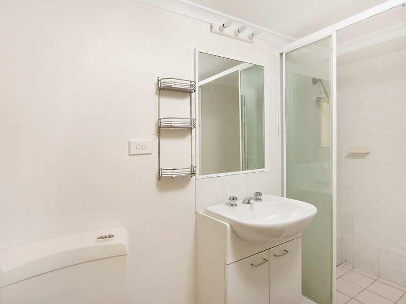 2/124 Carmody Road, St Lucia QLD 4067