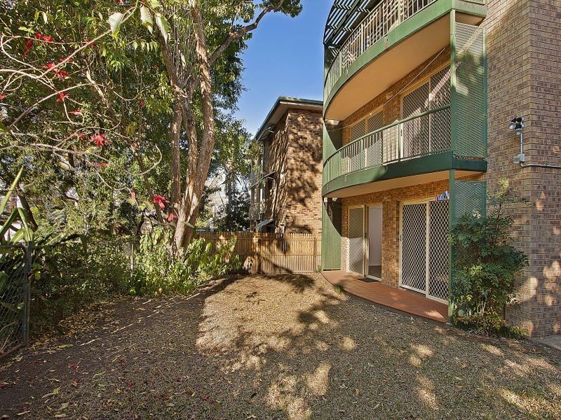 2/124 Carmody Road, St Lucia QLD 4067