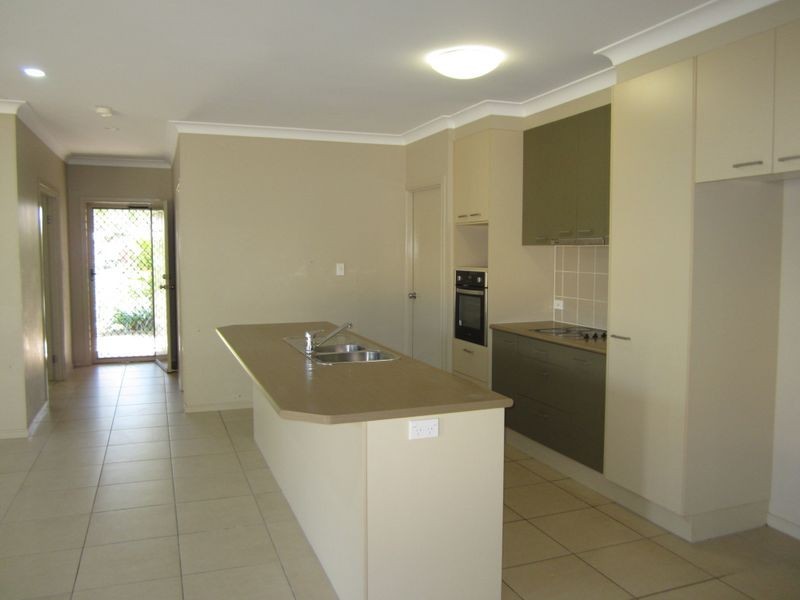 6 Daykin Close, Redlynch QLD 4870