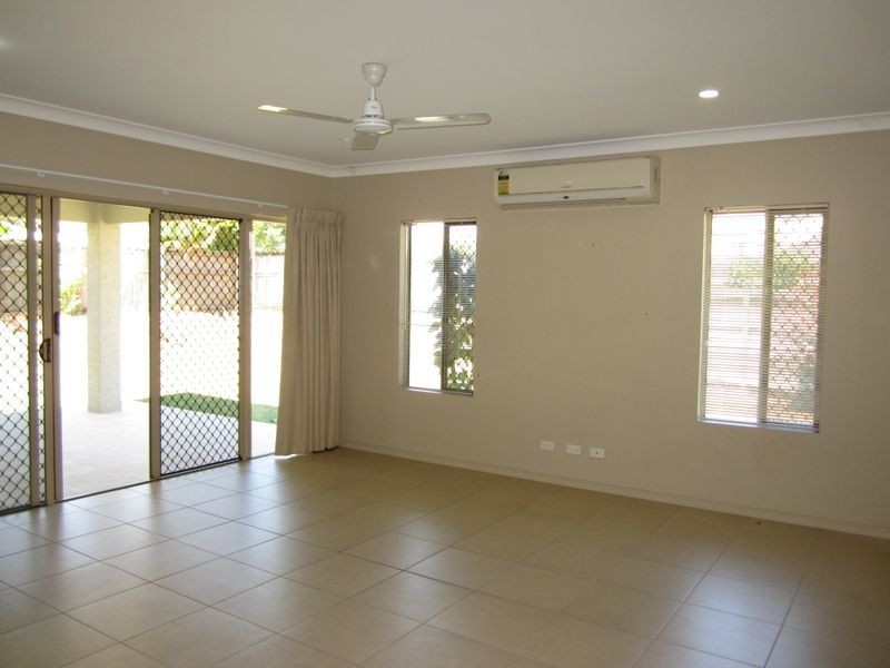 6 Daykin Close, Redlynch QLD 4870