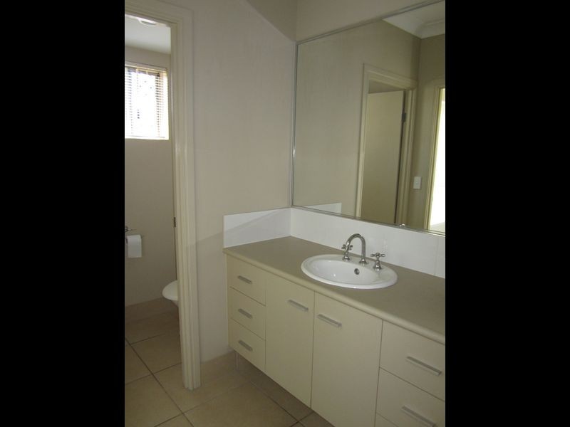 6 Daykin Close, Redlynch QLD 4870