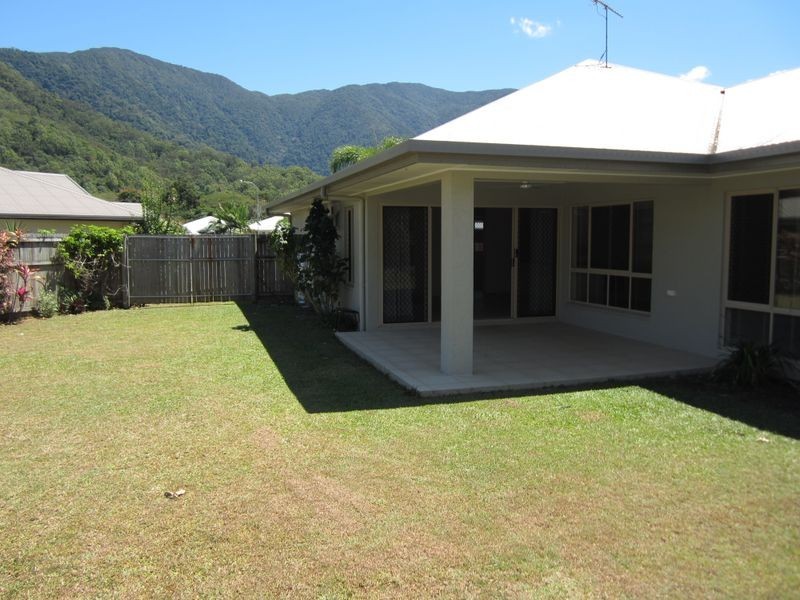 6 Daykin Close, Redlynch QLD 4870