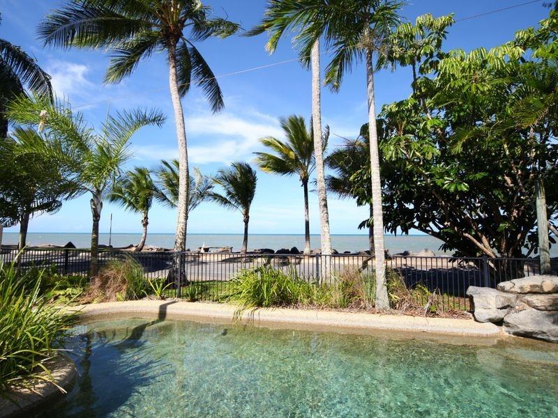 249 O’Shea Esplanade, Machans Beach QLD 4878