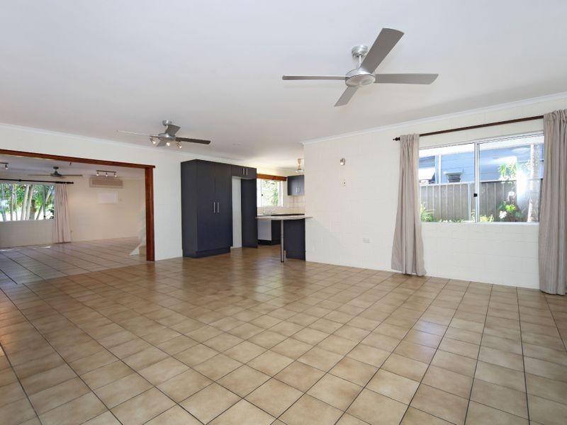 249 O’Shea Esplanade, Machans Beach QLD 4878