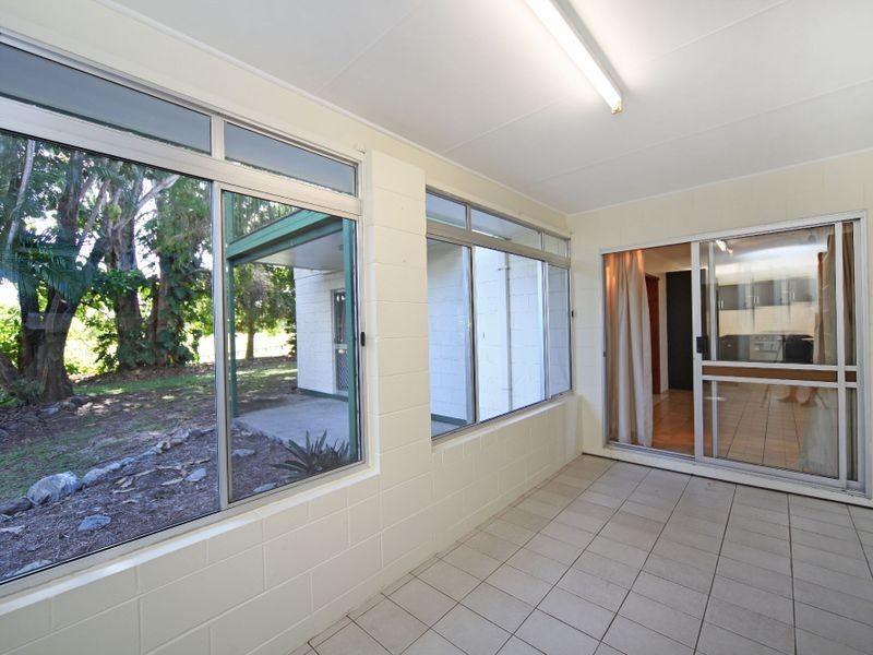 249 O’Shea Esplanade, Machans Beach QLD 4878
