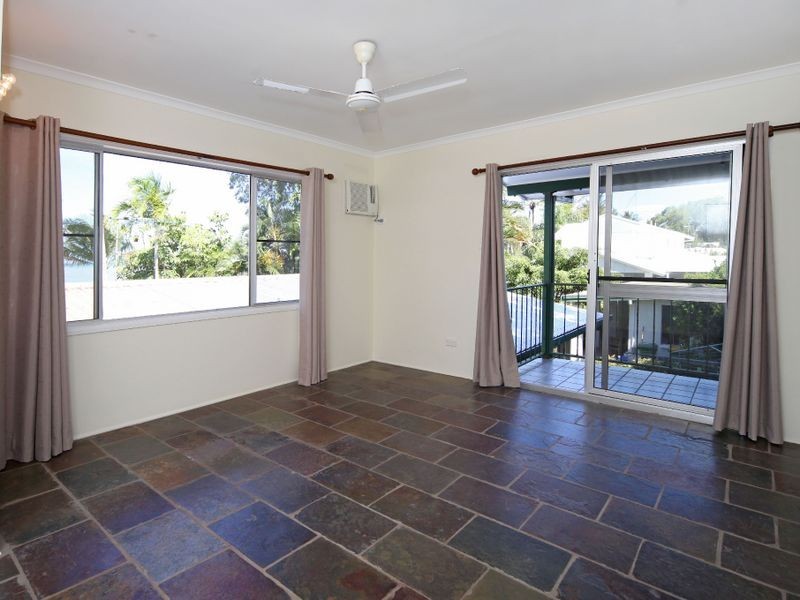 249 O’Shea Esplanade, Machans Beach QLD 4878
