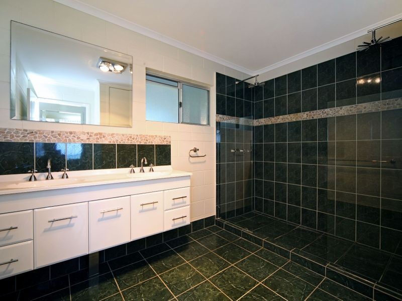 249 O’Shea Esplanade, Machans Beach QLD 4878