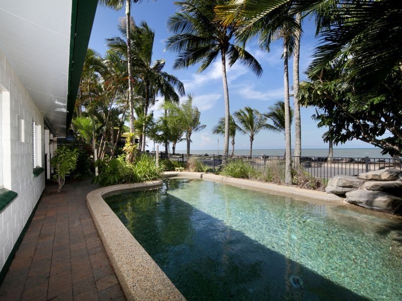 249 O’Shea Esplanade, Machans Beach QLD 4878