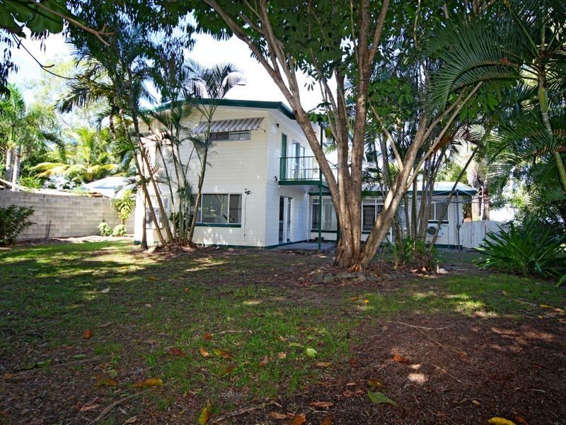 249 O’Shea Esplanade, Machans Beach QLD 4878