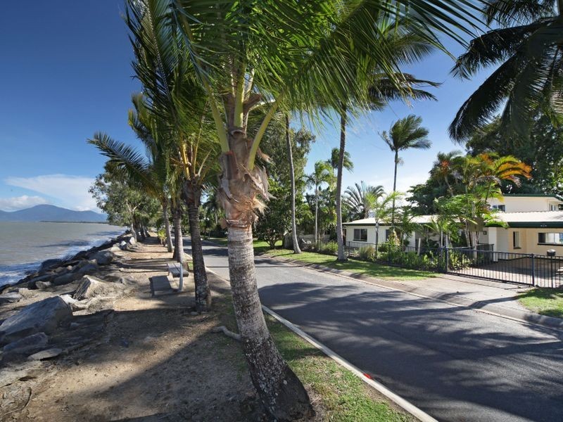 249 O’Shea Esplanade, Machans Beach QLD 4878
