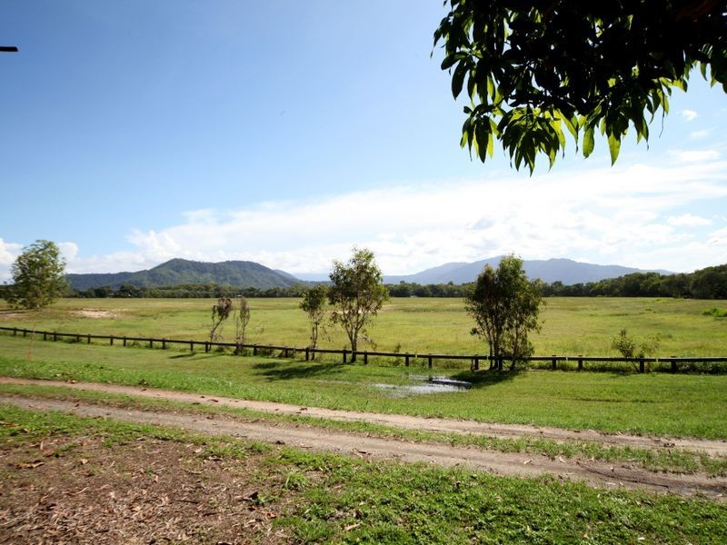 249 O’Shea Esplanade, Machans Beach QLD 4878