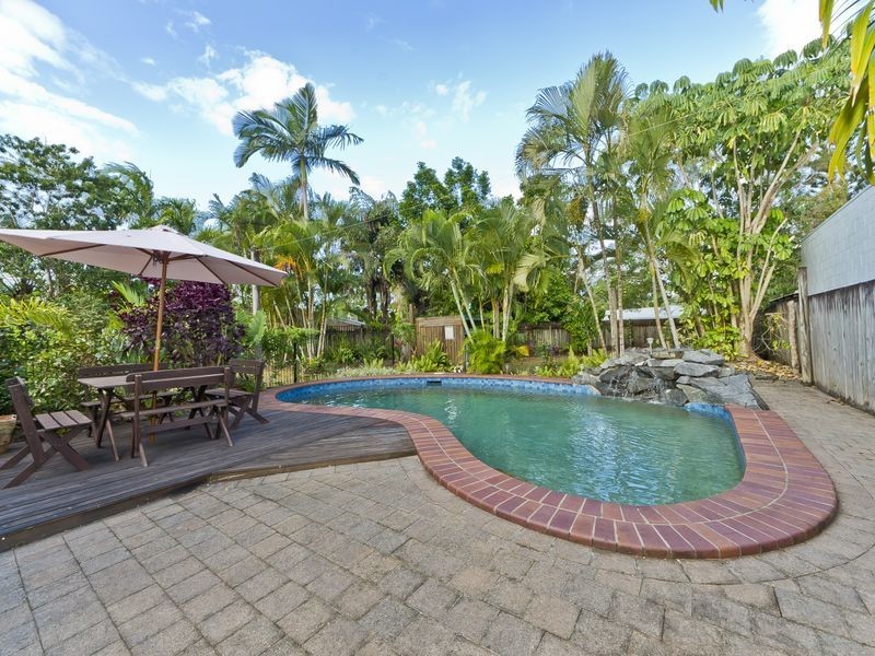 4 Whelk Close, Trinity Beach QLD 4879