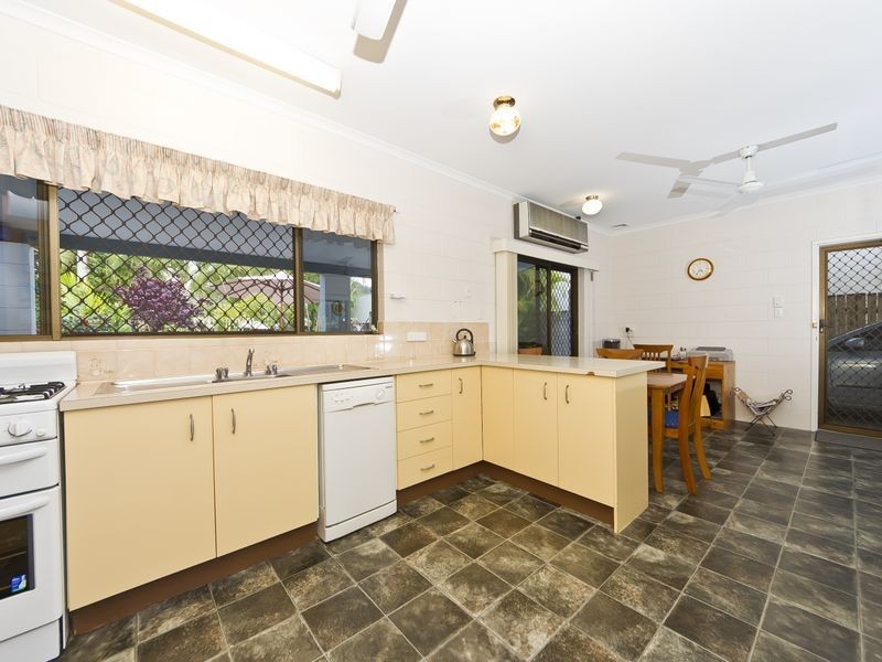 4 Whelk Close, Trinity Beach QLD 4879