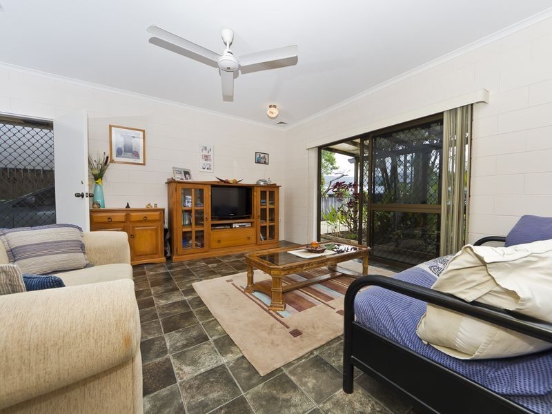 4 Whelk Close, Trinity Beach QLD 4879