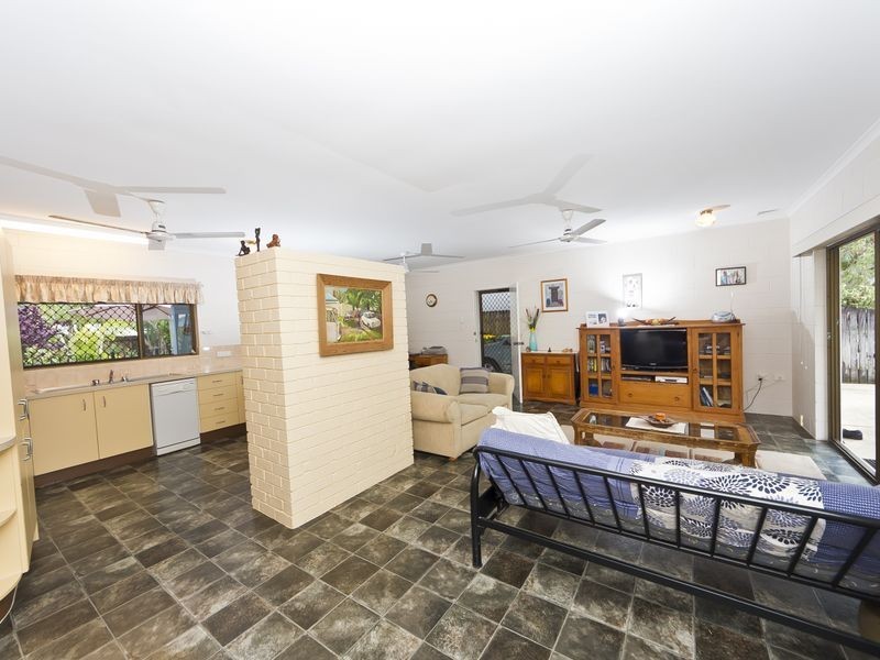 4 Whelk Close, Trinity Beach QLD 4879