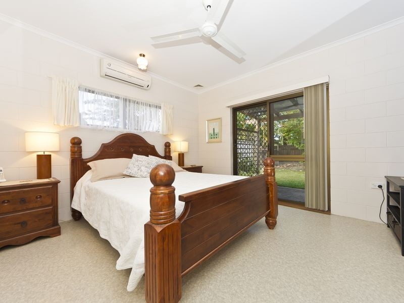 4 Whelk Close, Trinity Beach QLD 4879