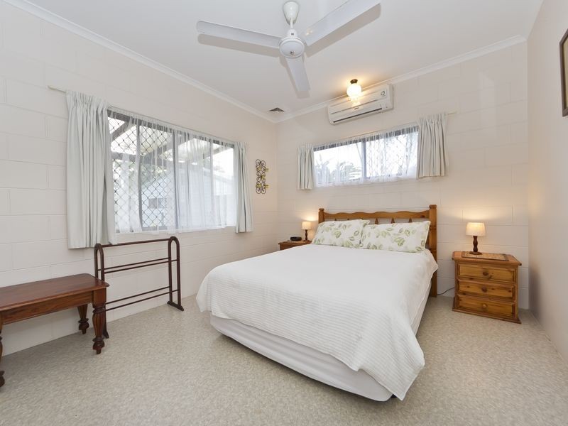 4 Whelk Close, Trinity Beach QLD 4879
