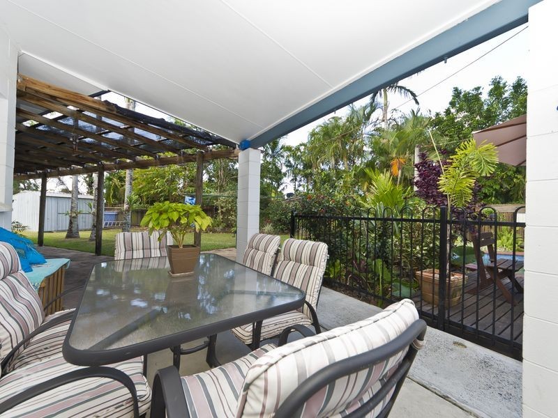 4 Whelk Close, Trinity Beach QLD 4879