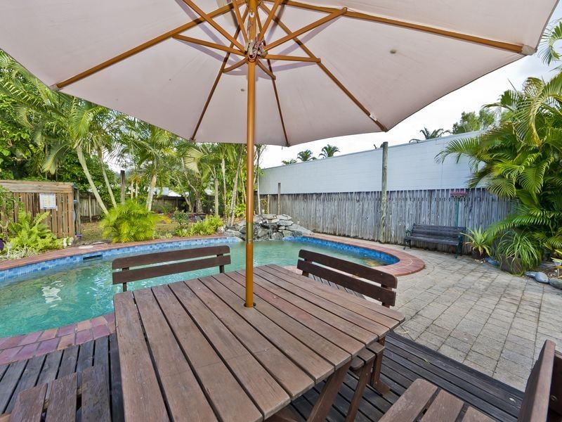 4 Whelk Close, Trinity Beach QLD 4879
