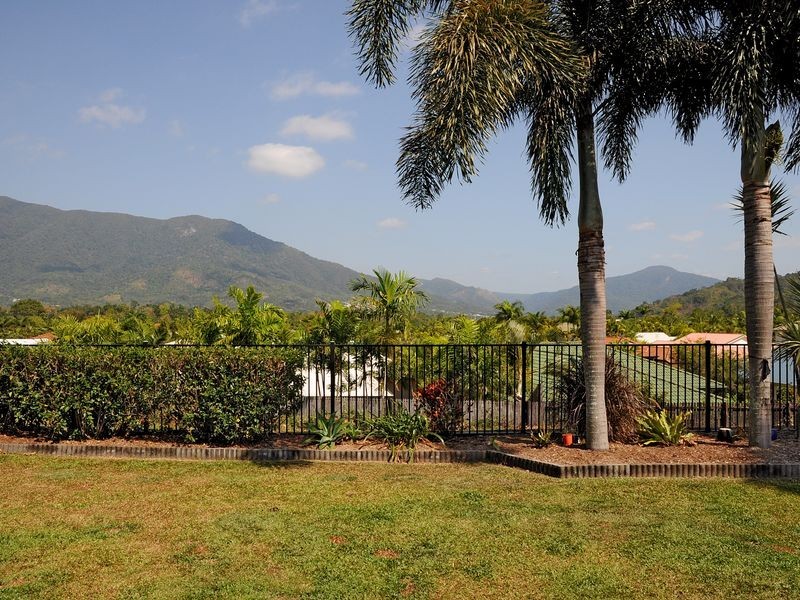 7 St Albans Close, Brinsmead QLD 4870