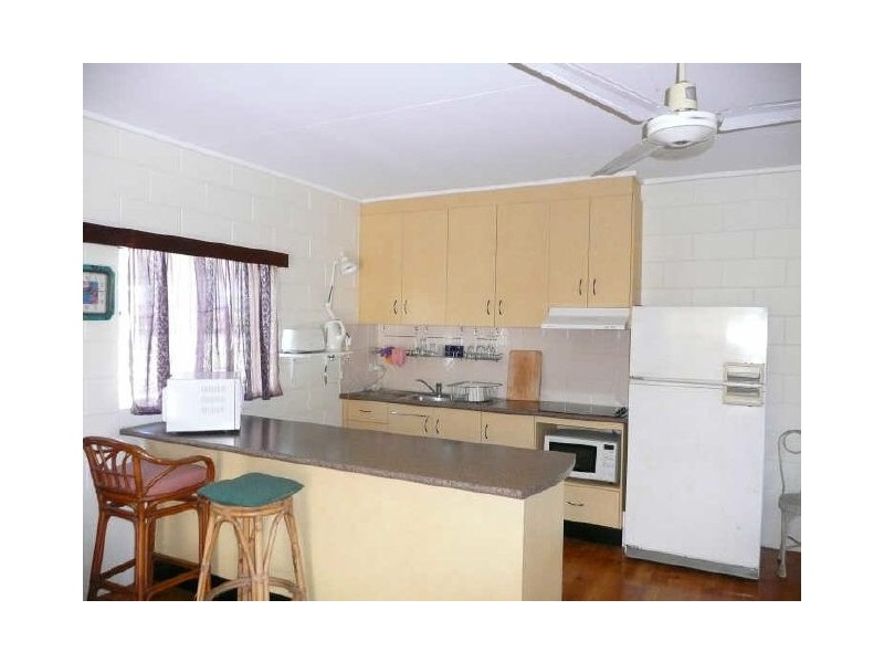 33 Macnamara Street, Manunda QLD 4870
