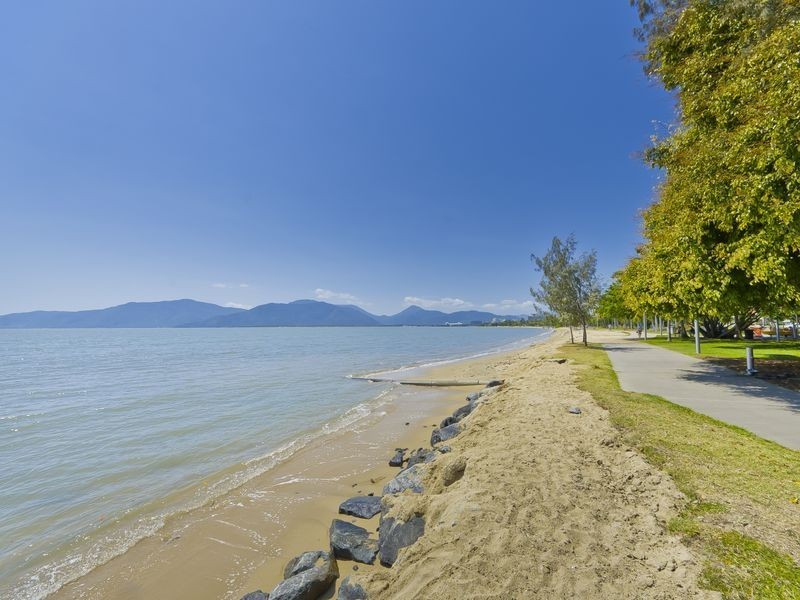 17/281 Esplanade, Cairns North QLD 4870