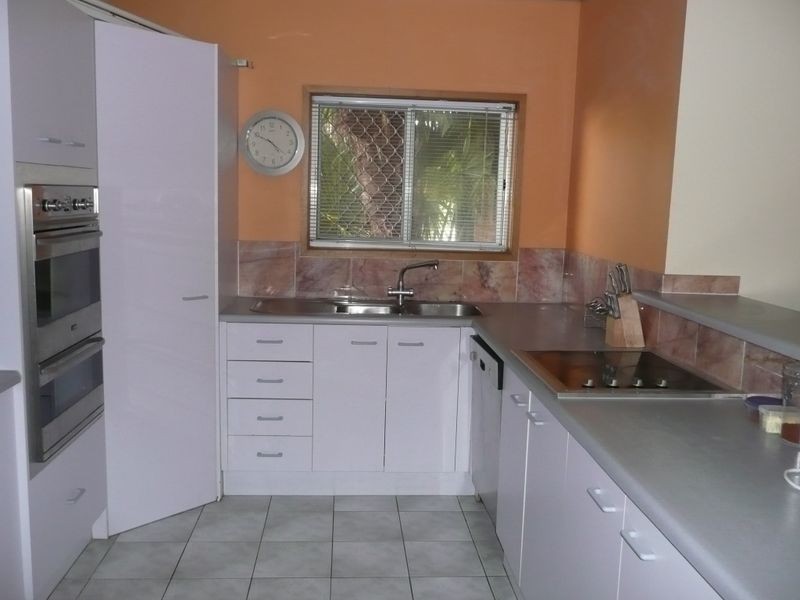 11 Grimes Close, Kanimbla QLD 4870