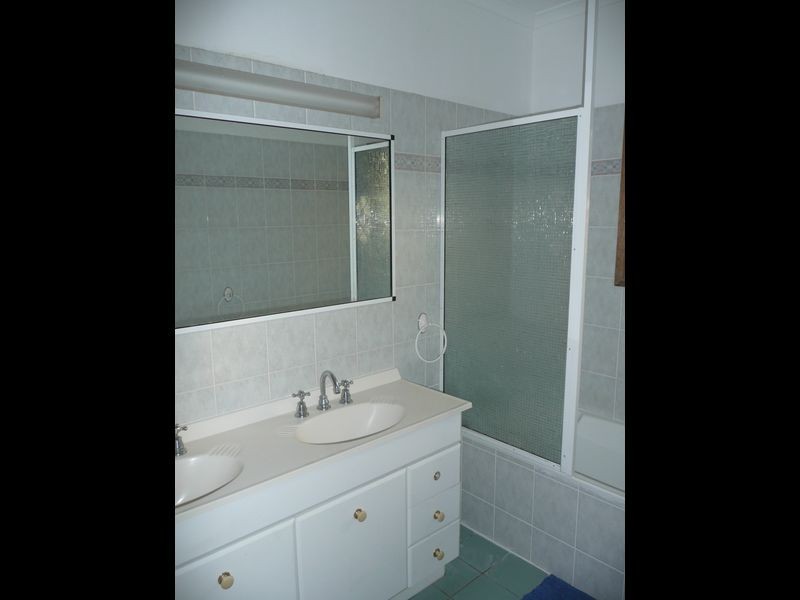 11 Grimes Close, Kanimbla QLD 4870