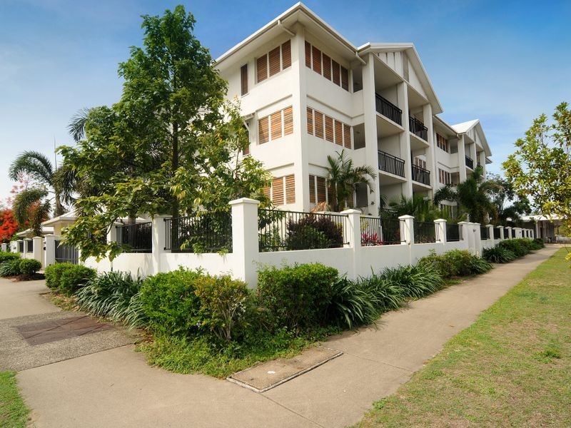 6/18 Smith Street, Cairns North QLD 4870
