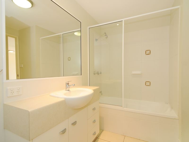 6/18 Smith Street, Cairns North QLD 4870